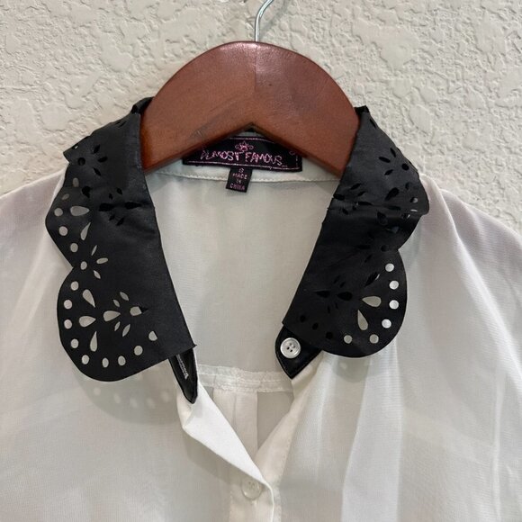 Almost Famous Women's White Sleeveless Top Size Small - Picture 3 of 7